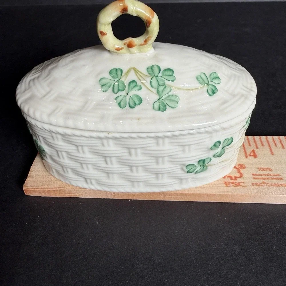 Vtg BELLEEK Ireland Porcelain Lidded Trinket Box Shamrocks Basketweave